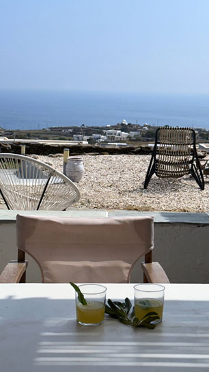 Θέα στη θάλασσα από το στούντιο Ήλιος