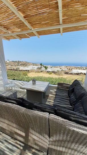 Η βεράντα του small house Σελήνη