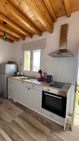 Η κουζίνα του small house Σελήνη