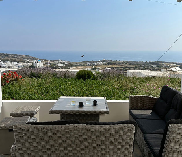 Η βεράντα του small house Σελήνη