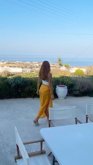 Εξωτερικές αυλές με θέα στη θάλασσα